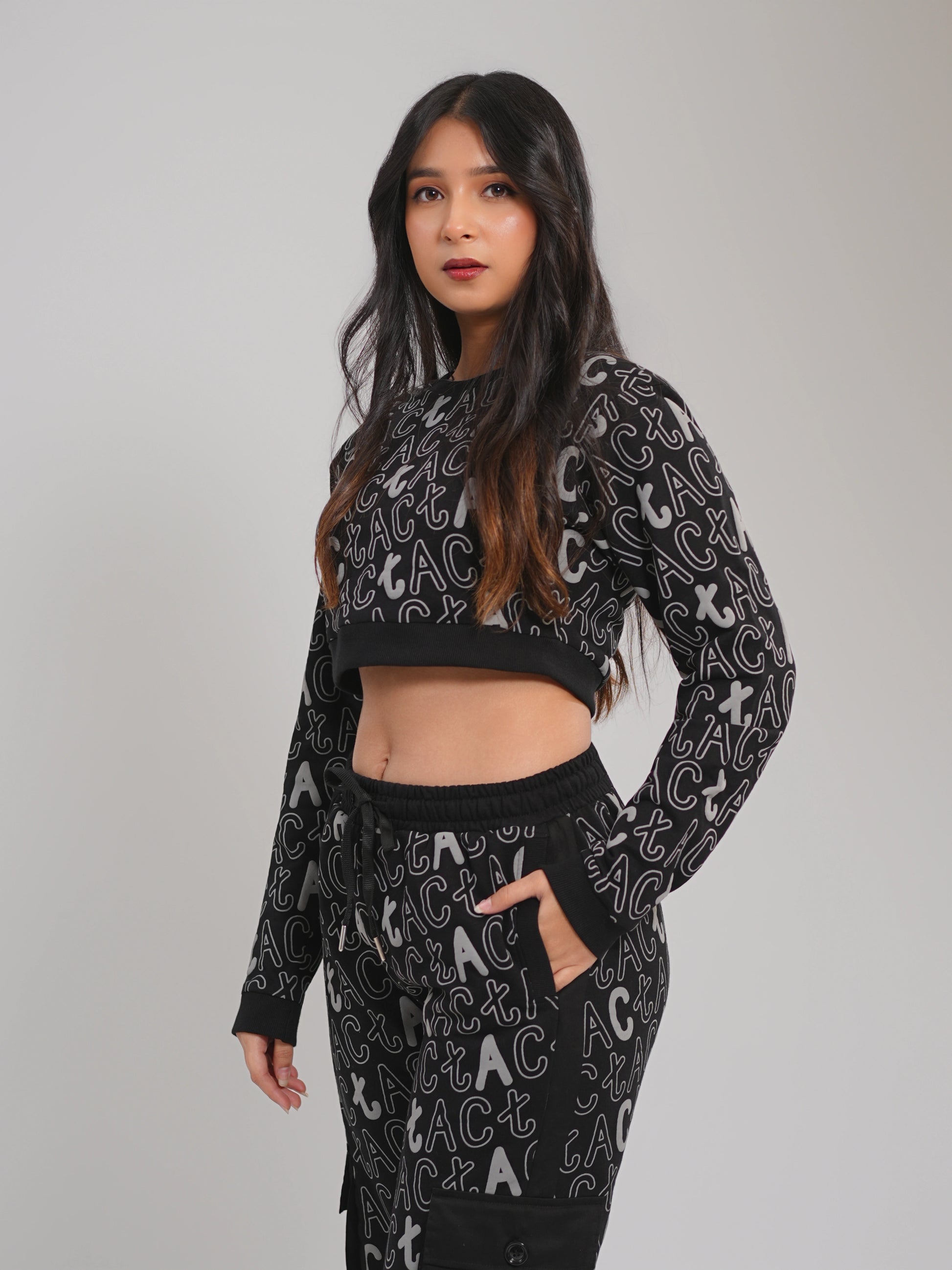 Signature Cropped Sweatshirt - Tactlifestyle 